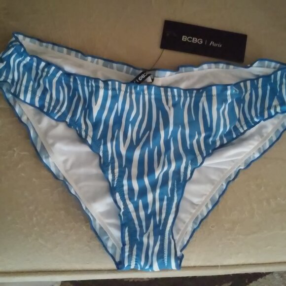 Swim Suit BOttom New With Tags Unworn Sz M Top Is 15" Across Stretchy Material - Picture 1 of 5
